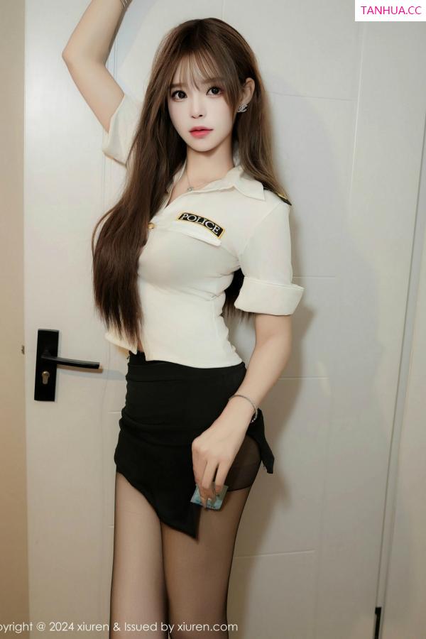   [XiuRen]高清写真图 2024.11.01 No.9378 菲菲吃不胖 新人黑丝第15张图片